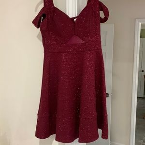 🚨 PRICE IS FIRM 🚨Absolutely exquisite burgundy prom dress - NWT!